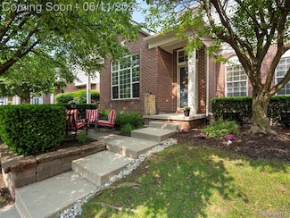 4105 Cameron Cir Unit 33, Walled Lake, MI 48390