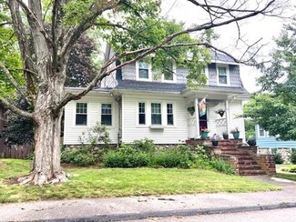 32 Daniels St, Hopedale, MA 01747