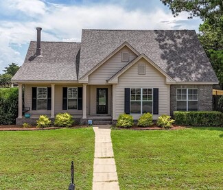 2001 Landcaster Ct, Deatsville, AL 36022
