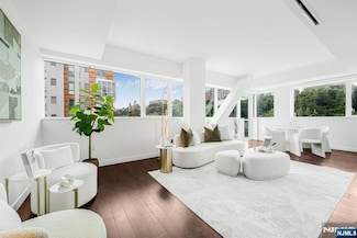 800 Ave at Port Imperial Blvd Unit 821, Weehawken, NJ 07086