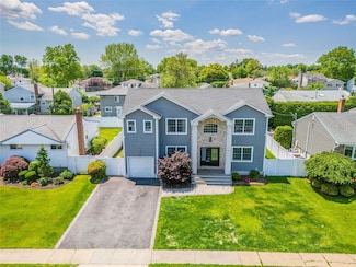 20 Frederick Dr, Plainview, NY 11803