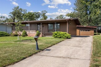4323 Fairlane Dr NE, Cedar Rapids, IA 52402