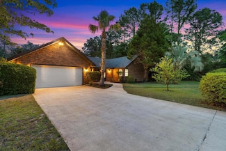 2348 Darvas Dr, Navarre, FL 32566