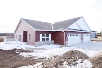 1322 Kettle Dr, Kewaskum, WI 53040