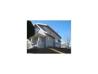 352 S 11th St, Kansas City, KS 66102