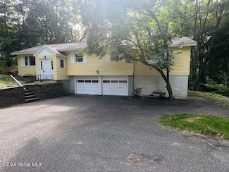 142 Menands Rd, Albany, NY 12211