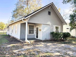 1126 N B St, Arkansas City, KS 67005