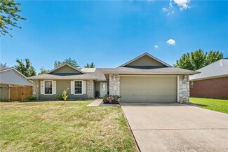 1104 SE 22nd St, Bentonville, AR 72712