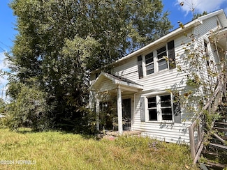 309 E Strawberry Blvd, Chadbourn, NC 28431