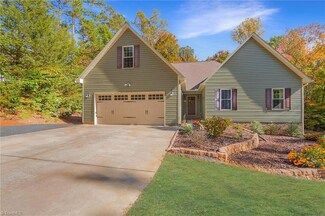 2190 Willow Oak Dr, Thomasville, NC 27360