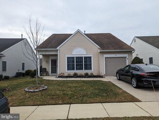 24 Lantern Ln, Columbus, NJ 08022