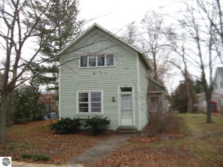 111 Traverse St, Elk Rapids, MI 49629