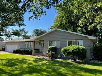 1821 W 9th St, Hastings, NE 68901