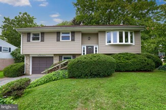 2122 Kentwood Dr, Lancaster, PA 17601
