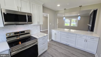 20 Twisting Ln, Willingboro, NJ 08046