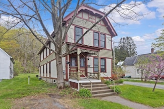 36 Mountain St, Bristol, VT 05443