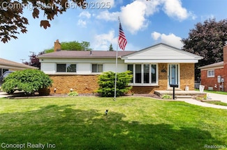 3730 N Longmeadow Rd, Trenton, MI 48183