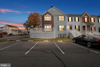 15663 Viewpoint Cir, Dumfries, VA 22025