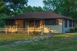 1320 N 5th St, Neodesha, KS 66757
