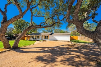 108 Pecan Way, Kerrville, TX 78028
