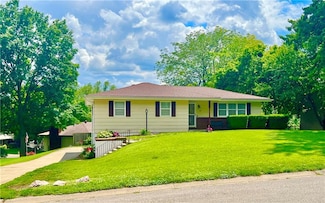 34 Northridge Dr, Saint Joseph, MO 64506