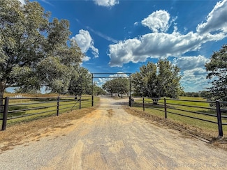 1490 Woodford Rd, Ardmore, OK 73401