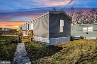 69 Mobile Dr, Thomasville, PA 17364