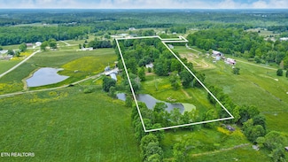 60 Greenview Ln, Crossville, TN 38571