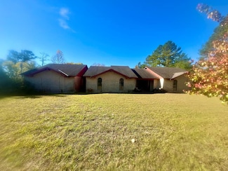 8 Motts Dr, Seale, AL 36875