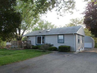 5301 N Highland Dr, McHenry, IL 60050