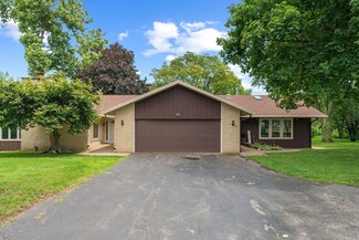 20 Old Mill Grove Rd, Lake Zurich, IL 60047