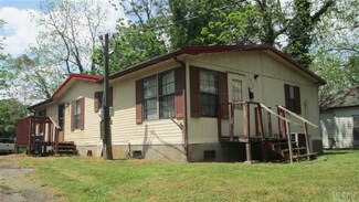 612 S Center St, Hickory, NC 28602