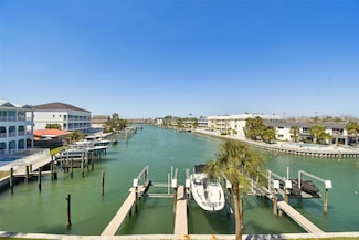 156 117th Ave, Treasure Island, FL 33706