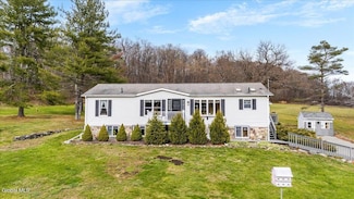 858 Stone Bridge Rd, Cornwallville, NY 12418