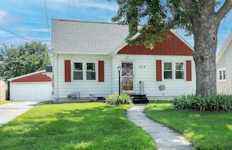 1919 W 7th St, Waterloo, IA 50702