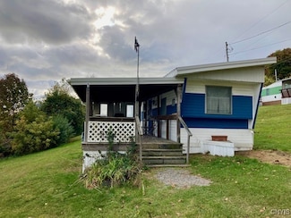28616 Snug Harbor Dr, Cape Vincent, NY 13618