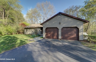 2854 River Rd, Melrose, NY 12121