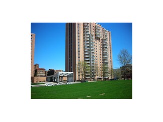 121 W 48th St, Kansas City, MO 64112
