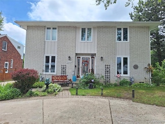 22422 Lakeland St, Saint Clair Shores, MI 48081