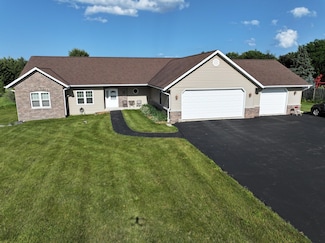 1522 Indian Hill Dr, Grafton, WI 53024
