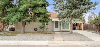 818 Uvalda St, Aurora, CO 80011