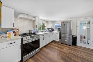 42 Mccabe St, South Dartmouth, MA 02748