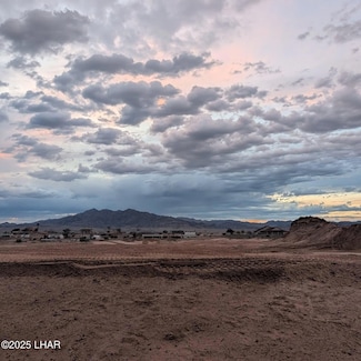 1084 Riverside Dr, Lake Havasu City, AZ 86404