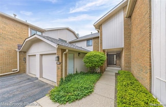 6487 Maple Hills Dr, Bloomfield Hills, MI 48301