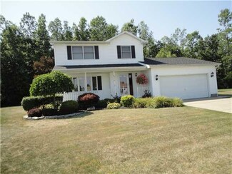 6316 Mayflower Ln, Lake View, NY 14085