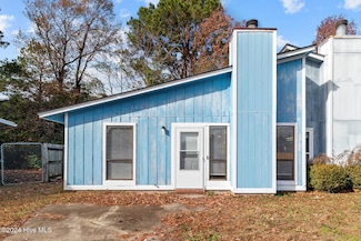 208 Tamarack Ct, Jacksonville, NC 28546