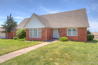 5102 S Columbia Ave, Tulsa, OK 74105