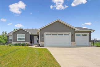 4613 Prairie Grass Ct NE, Cedar Rapids, IA 52411