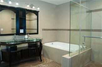 7348 De Soto Ave Unit 102, Canoga Park, CA 91303