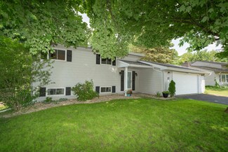 22 Royal Rd, Springfield, MI 49037